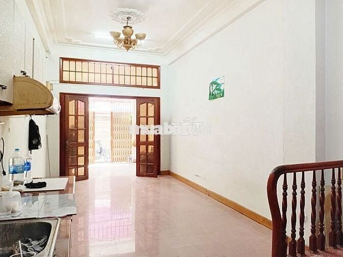 Cho thuê nhà 3 lầu 3 phòng ngủ Nguyễn Thị Minh Khai Quận 3 dt 168m2