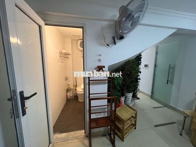 Cho thuê 1n1k 40m2 ngõ Hàm Long thông Trần Quốc Toản, giá 5,5 triệu