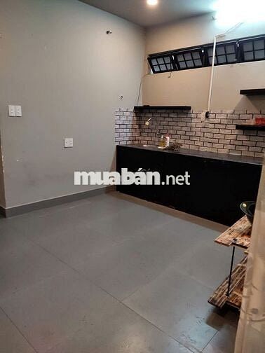 CHÍNH CHỦ CHO THUÊ NHÀ 1 TRỆT 1 LẦU 25M2, GẦN CHỢ BÀ CHIỄU, Ở NGAY