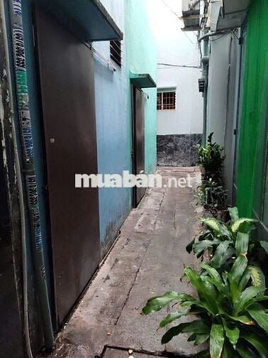 CHÍNH CHỦ CHO THUÊ NHÀ 1 TRỆT 1 LẦU 25M2, GẦN CHỢ BÀ CHIỄU, Ở NGAY