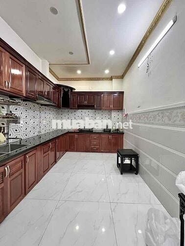 chính chủ cần bán gấp nhà để trả nợ ngân hàng (đường Nguyễn sơn100m2)