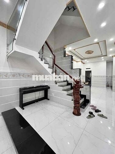 chính chủ cần bán gấp nhà để trả nợ ngân hàng (đường Nguyễn sơn100m2)