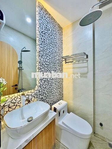SÁT MẶT TIỀN Q4- 2 LẦU - 30m2 - KO QH- GIÁ 4 TỶ NHỈNH