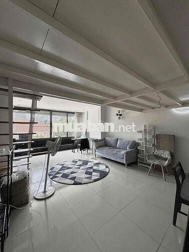 Cho thuê phòng duplex gác cao 2m cửa sổ thoáng gần ueh quận 10