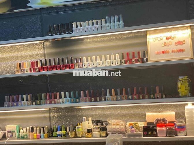 cần sang mặt bằng cắt tóc, nails,gội do không có người quản lí