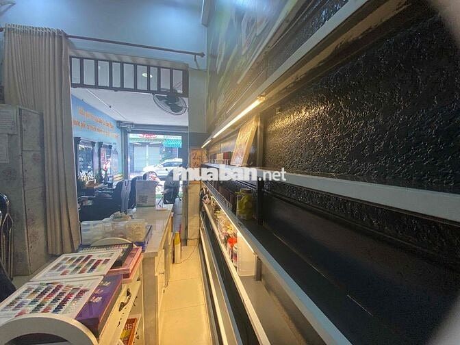 cần sang mặt bằng cắt tóc, nails,gội do không có người quản lí