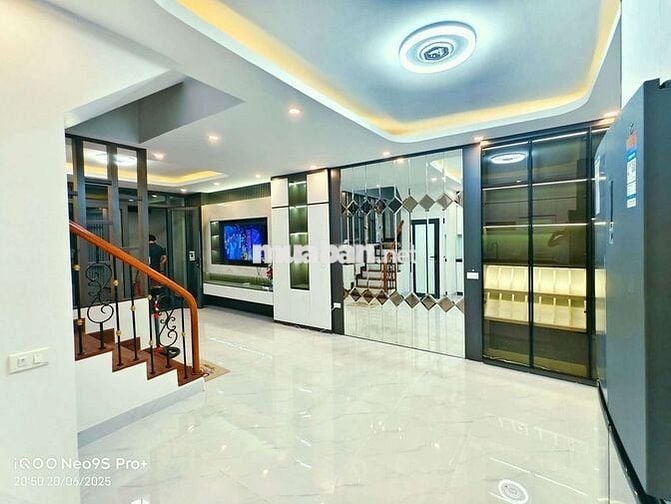Nhà đẹp ở ngay, trung tâm Đống Đa 51m2* 4 ngủ full đồ hiện đại. Chỉ 9đ