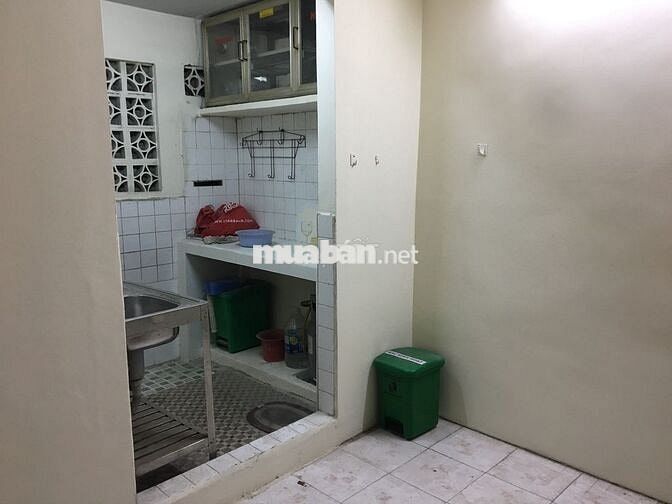 Toàn bộ lầu 1,2 như hình nhà MT Nơ Trang Long có lối đi riêng bên hông