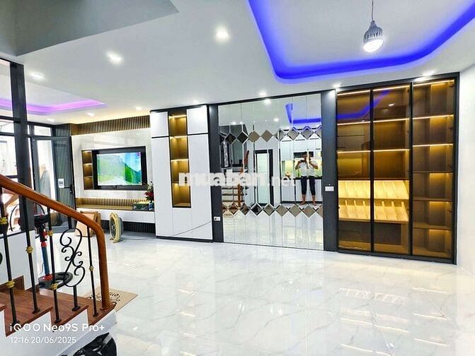 Nhà đẹp ở ngay, trung tâm Đống Đa 51m2* 4 ngủ full đồ hiện đại. Chỉ 9đ