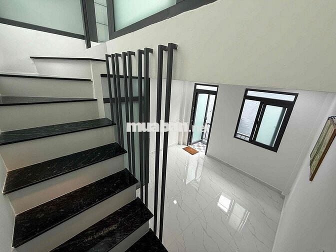 nhà chính chủ . 4x4. 2 lầu .2 P .3 tolet . hẻm 657/ Ba Đình P9 Q8