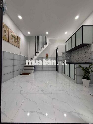 nhà chính chủ . 4x4. 2 lầu .2 P .3 tolet . hẻm 657/ Ba Đình P9 Q8