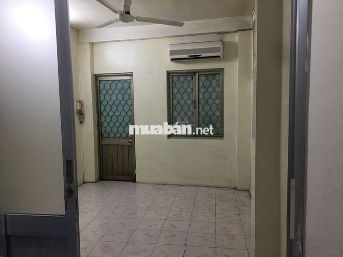 Toàn bộ lầu 1,2 như hình nhà MT Nơ Trang Long có lối đi riêng bên hông