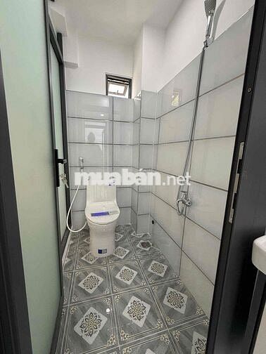 nhà chính chủ . 4x4. 2 lầu .2 P .3 tolet . hẻm 657/ Ba Đình P9 Q8