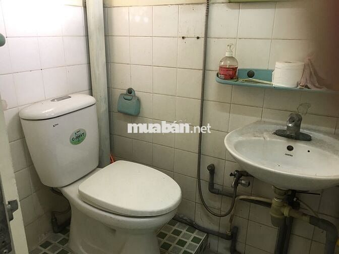 Toàn bộ lầu 1,2 như hình nhà MT Nơ Trang Long có lối đi riêng bên hông