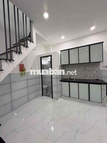 nhà chính chủ . 4x4. 2 lầu .2 P .3 tolet . hẻm 657/ Ba Đình P9 Q8
