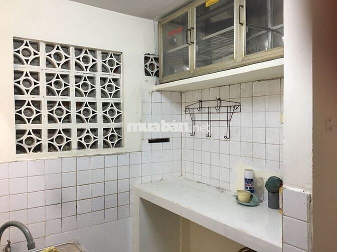 Toàn bộ lầu 1,2 như hình nhà MT Nơ Trang Long có lối đi riêng bên hông