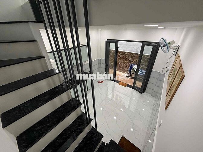 nhà chính chủ . 4x4. 2 lầu .2 P .3 tolet . hẻm 657/ Ba Đình P9 Q8