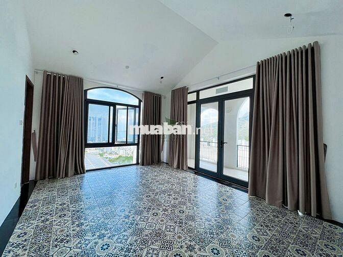 CHO THUÊ VILLA CÓ THANG MÁY VIEW TOÀN CẢNH VỊNH NHA TRANG GIÁ 90 TRIỆU