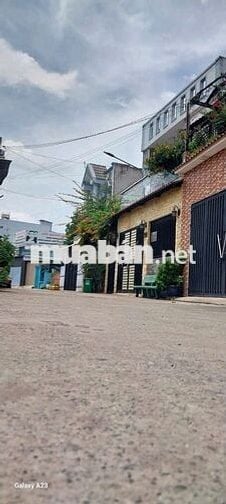 cần bán gấp căn nhà cấp 4 ngang 5mx14m, đường thông vị trí rất đẹp