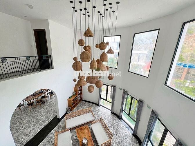 CHO THUÊ VILLA CÓ THANG MÁY VIEW TOÀN CẢNH VỊNH NHA TRANG GIÁ 90 TRIỆU