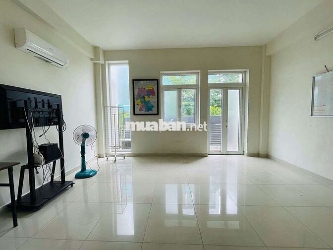 Nhà mặt tiền bắc hải, p6. Dt. 3,5x12m 1t 2 lầu st. 18tr