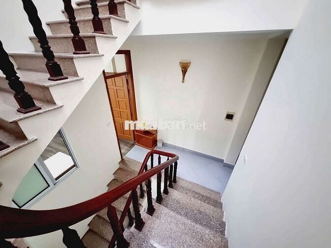 CHO THUÊ NHÀ PHỐ ĐẠI ĐỒNG – Ô TÔ VÀO NHÀ

Diện tích: 50m²4 tầng