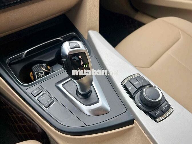 BMW 3 Series 2015 320i - 110000 km
