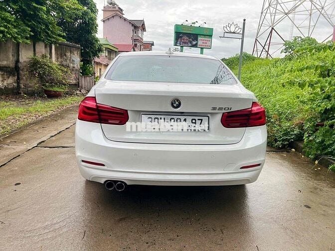 BMW 3 Series 2015 320i - 110000 km