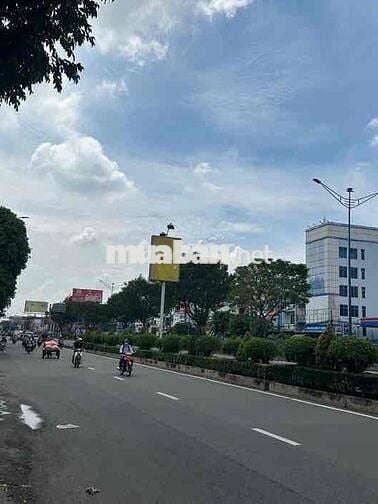 MT TRƯỜNG CHINH, KẸP HẺM, THT, Q12, NGANG 11M, DÒNG TIỀN 22tr/Tháng