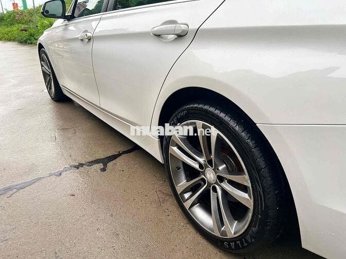 BMW 3 Series 2015 320i - 110000 km