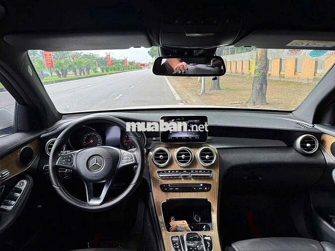 Mercedes Benz GLC 2017 250 4MATIC  - 50000 km