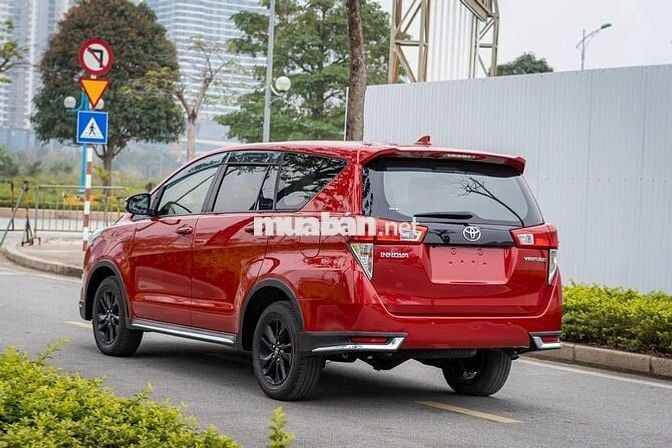 Toyota Innova 2018 Venturer tự động, màu ĐỎ ĐẸP