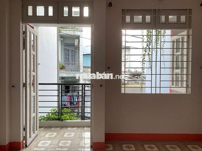 Cho thuê phòng 32m2 chưa bao gồm bếp, toilet gần Lê Văn Phan
