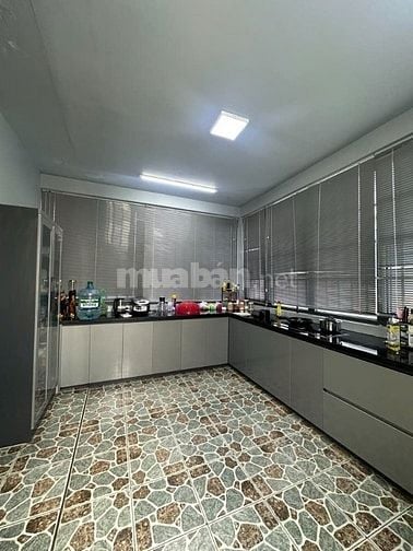 Bán nhà ngay Emart hẻm 6m Phan Văn Trị 90m2 ngang 5m 6 tầng thang máy 