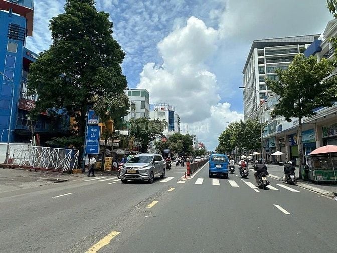 Bán nhà ngay Emart hẻm 6m Phan Văn Trị 90m2 ngang 5m 6 tầng thang máy 