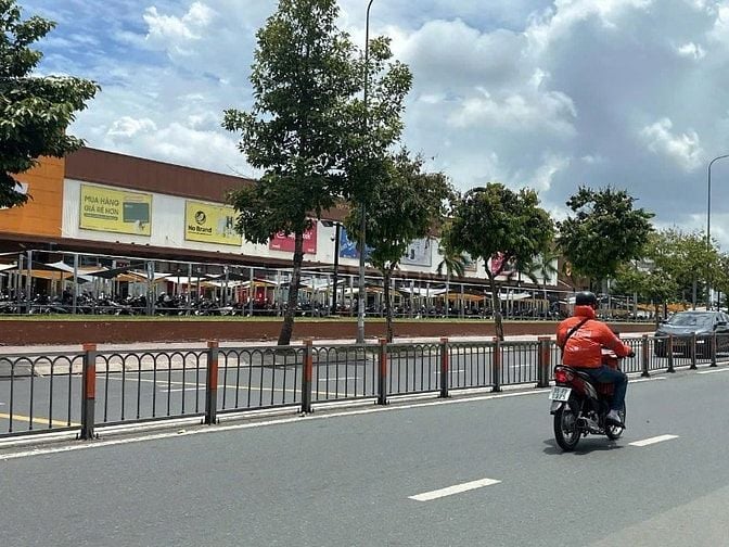Bán nhà ngay Emart hẻm 6m Phan Văn Trị 90m2 ngang 5m 6 tầng thang máy 