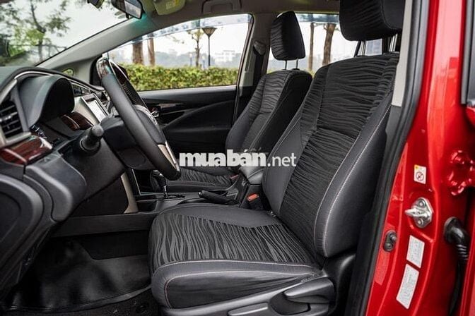 Toyota Innova 2018 Venturer tự động, màu ĐỎ ĐẸP