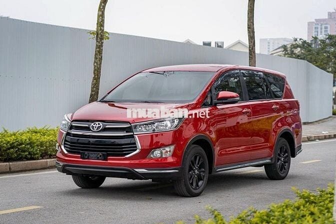 Toyota Innova 2018 Venturer tự động, màu ĐỎ ĐẸP
