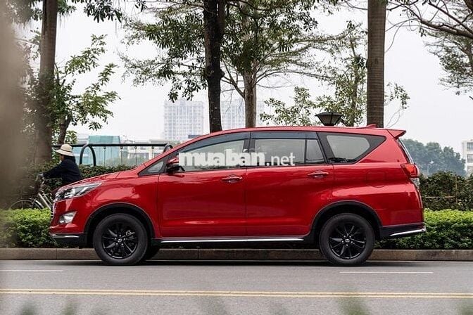 Toyota Innova 2018 Venturer tự động, màu ĐỎ ĐẸP