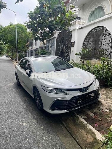 Toyota Camry 2022 2.5HV (Hybrid) - 15000 km