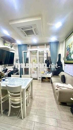Bán nhà trung tâm Tân Bình, gần Út Tịch  24m², 3 tầng, pháp lý rõ ràng