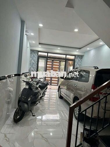 NHÀ 5X20M 3 TẤM CÓ THANG MÁY NGAY CHUNG CƯ