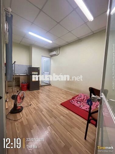 Phòng trọ rộng lớn 20m2 - Cạnh E.Town Tân Bình