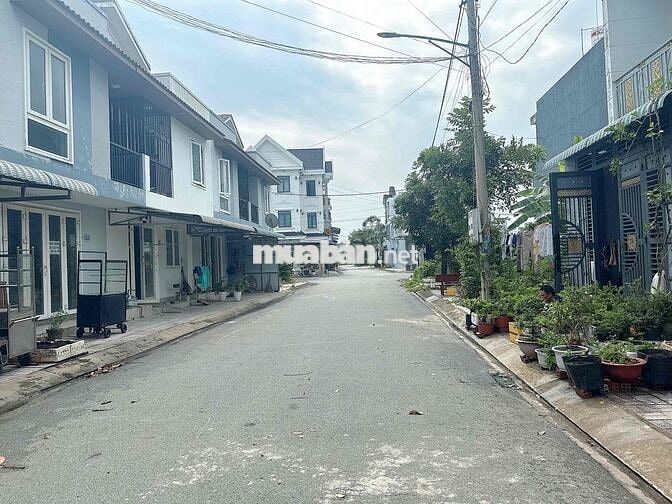Nhà Lầu 60m2 - Sát Bên Công Viên 7 Kỳ Quan - SHR Hoàn Công - Hướng Nam