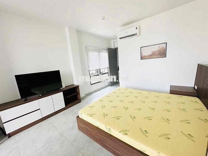 Cho thuê căn hộ Studio Ban công Q1 gần cầu Ông Lãnh, cầu Calmette