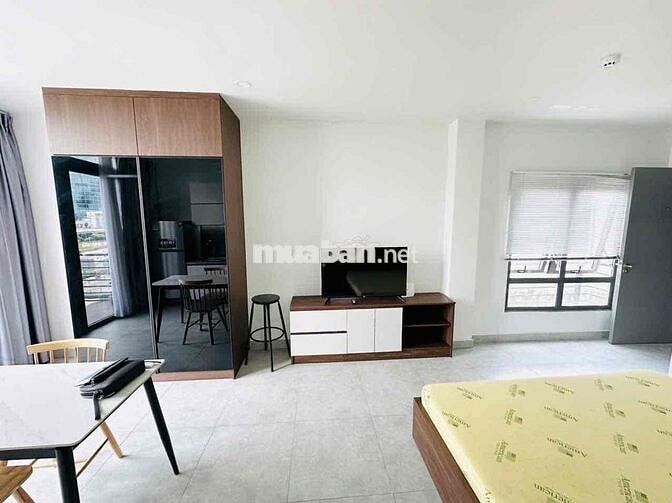 Cho thuê căn hộ Studio Ban công Q1 gần cầu Ông Lãnh, cầu Calmette