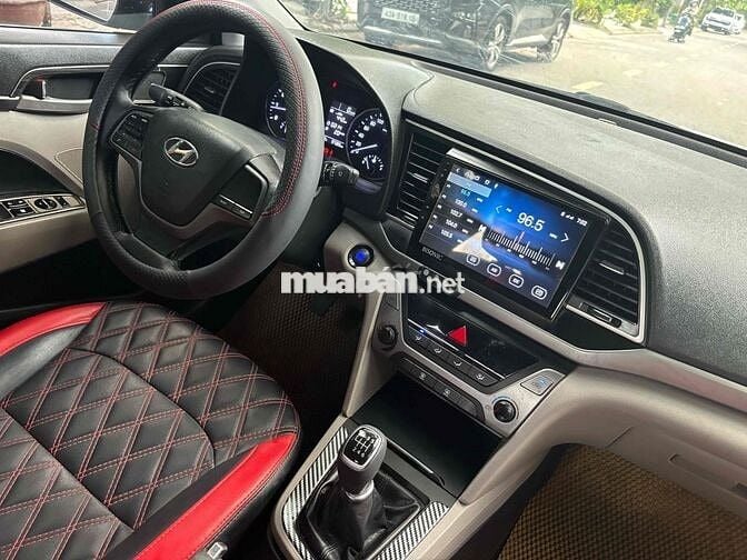 Hyundai Elantra 2017 1.6 MT còn rất đẹp