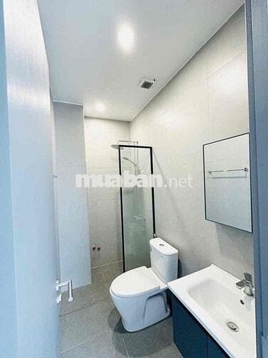 Cho thuê căn hộ Studio Ban công Q1 gần cầu Ông Lãnh, cầu Calmette