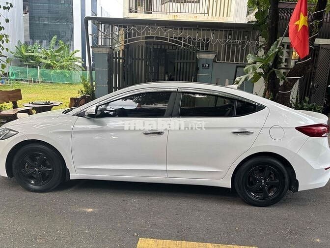 Hyundai Elantra 2017 1.6 MT còn rất đẹp
