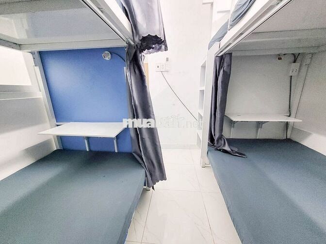 KTX NỮ NGAY ĐH SƯ PHẠM KỸ THUẬT , ĐH NGÂN HÀNG